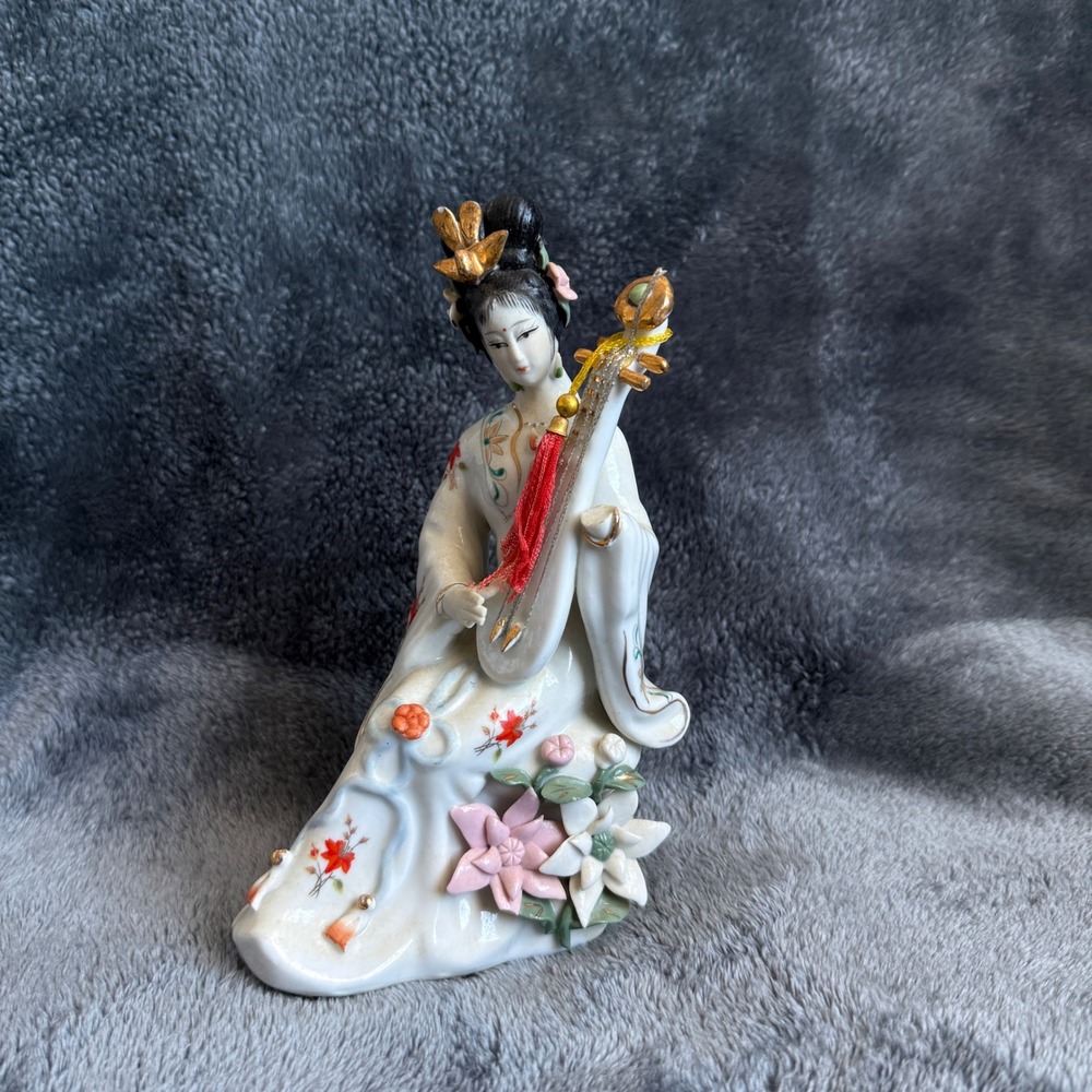 Vintage Chinese Porcelain Lady Playing Pipa Figurine Hand Painted Floral Statue